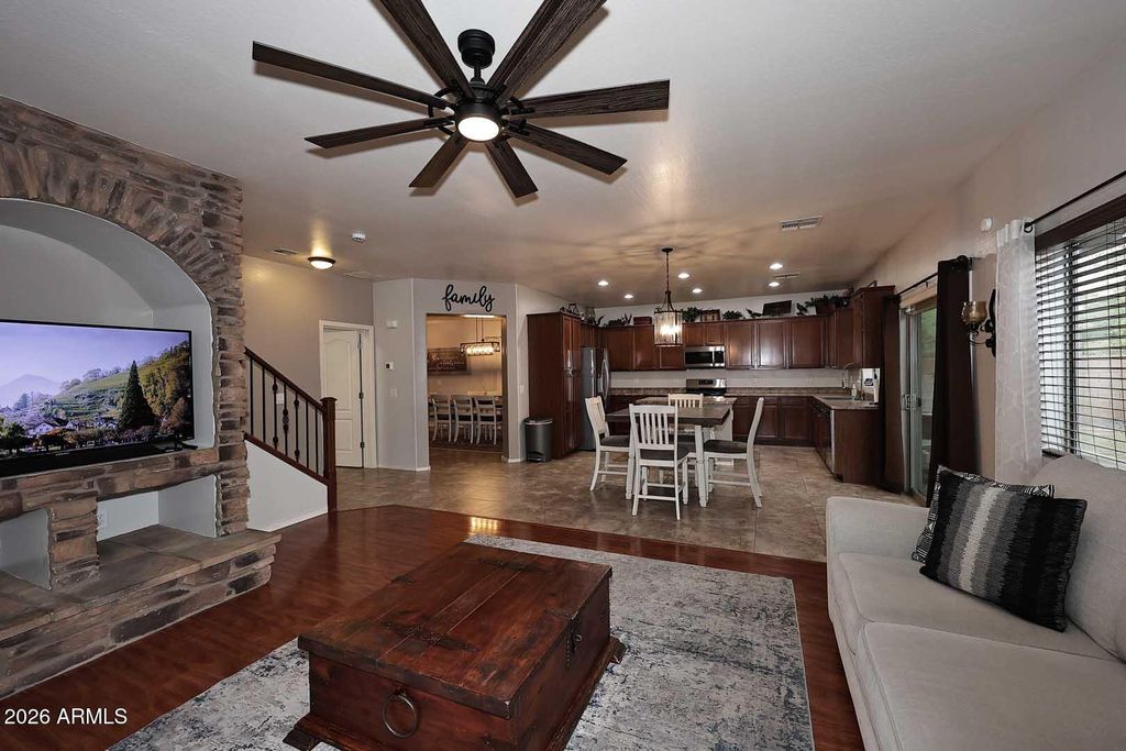 Image 38 of property listing at 12120 W LEATHER Lane W, Peoria, AZ 85383