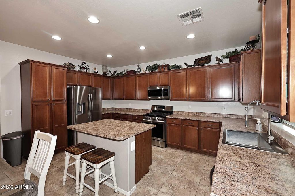 Image 41 of property listing at 12120 W LEATHER Lane W, Peoria, AZ 85383
