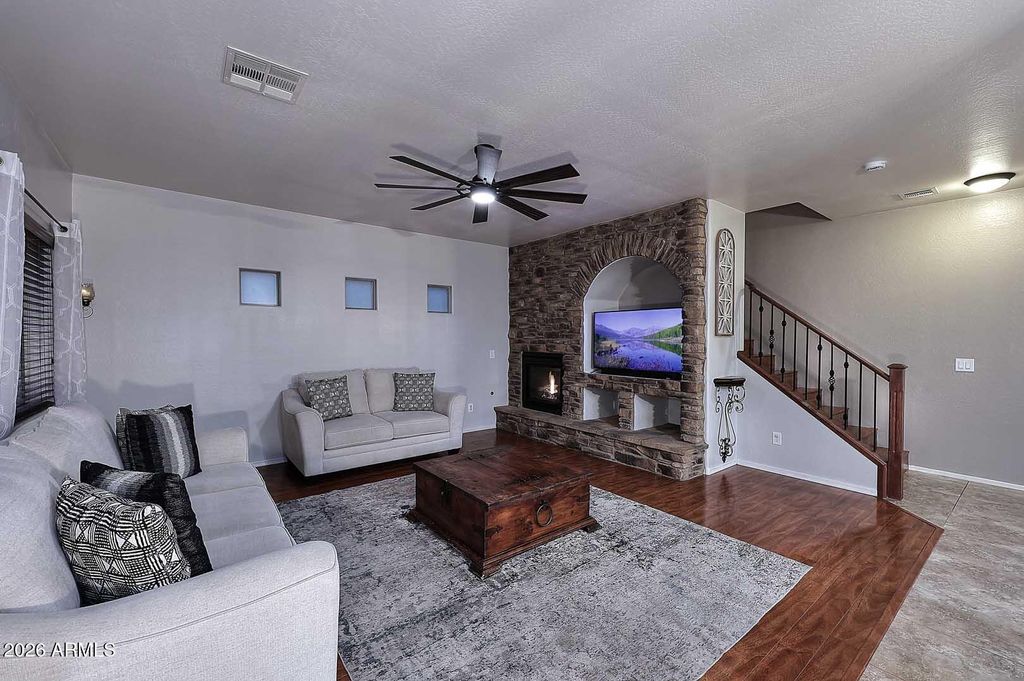 Image 5 of property listing at 12120 W LEATHER Lane W, Peoria, AZ 85383