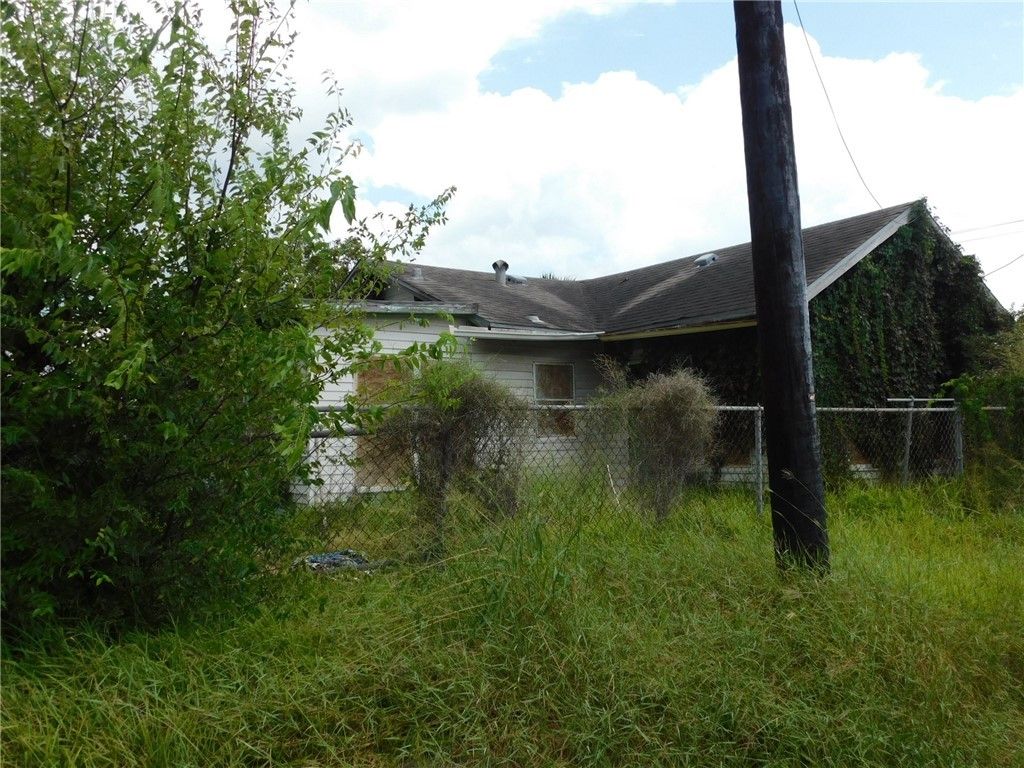1803 N PORT Ave, Corpus Christi, TX 78401 — photo 4