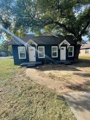 516 S Nueces, Coleman, TX 76384