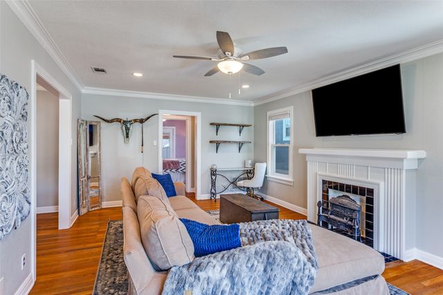 4029 Pershing Avenue, Fort Worth, TX 76107