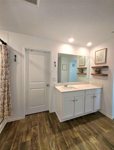 12419 Silversmith LN, Mustang Ridge, TX 78610