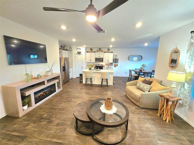 12419 Silversmith LN, Mustang Ridge, TX 78610