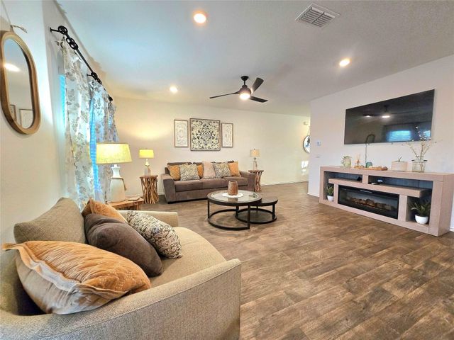 12419 Silversmith LN, Mustang Ridge, TX 78610