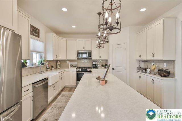 1071 Lisa Lane, Palmer Twp, PA 18045