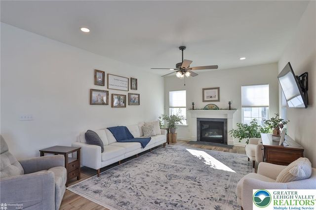 1071 Lisa Lane, Palmer Twp, PA 18045