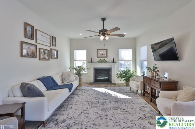 1071 Lisa Lane, Palmer Twp, PA 18045