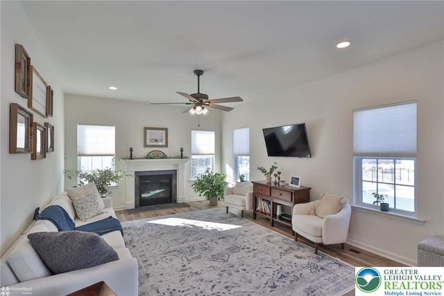 1071 Lisa Lane, Palmer Twp, PA 18045