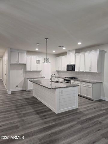 7321 N 123RD Drive, Glendale, AZ 85307