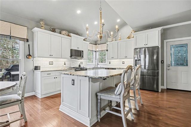 5995 Lake Windsor Parkway, Buford, GA 30518