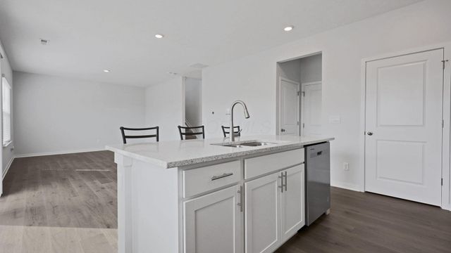 858 Sunny Vale Drive, Delaware, OH 43015