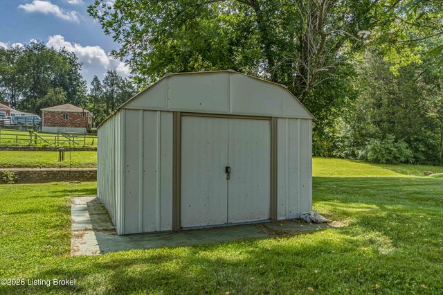 7003 Monty Ln, Louisville, KY 40291