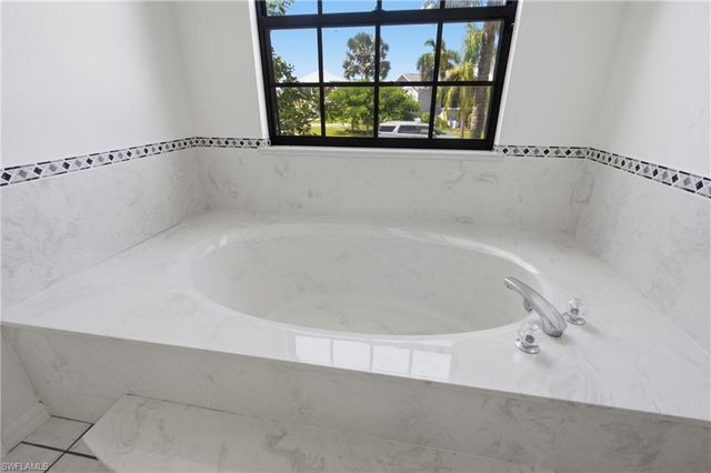 6040 Lake Grasmere WAY, Fort Myers, FL 33908