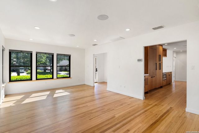 1402 HUTTO RD, Georgetown, TX 78626