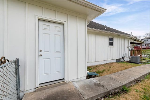 9912 Knox Drive, Overland Park, KS 66212