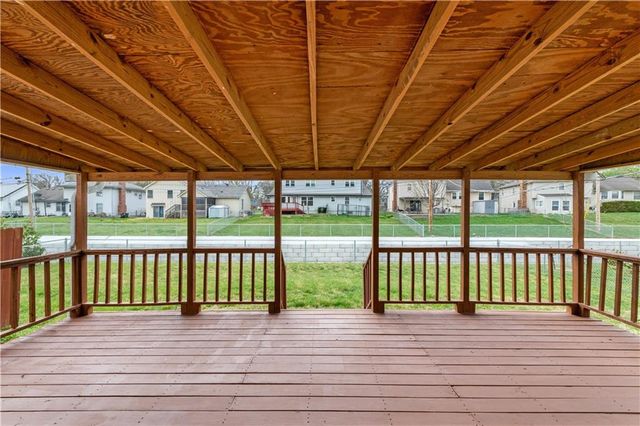 9912 Knox Drive, Overland Park, KS 66212