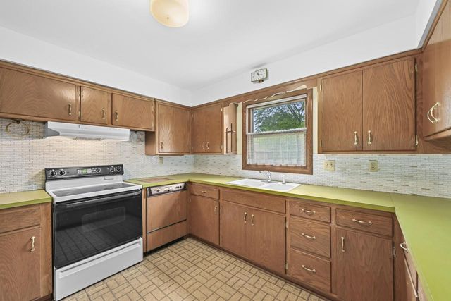 8603 N Regent ROAD, Fox Point, WI 53217