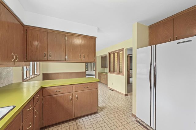 8603 N Regent ROAD, Fox Point, WI 53217
