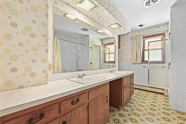 8603 N Regent ROAD, Fox Point, WI 53217