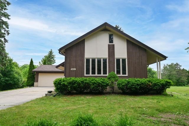 8603 N Regent ROAD, Fox Point, WI 53217