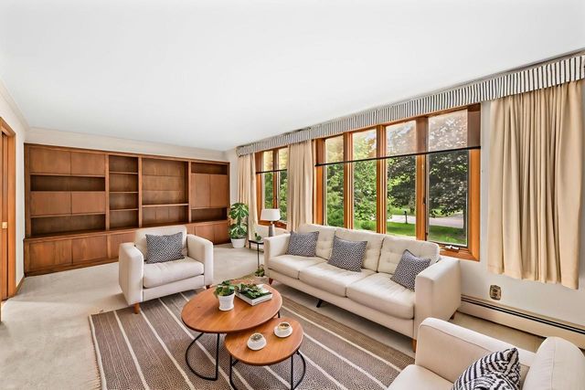 8603 N Regent ROAD, Fox Point, WI 53217