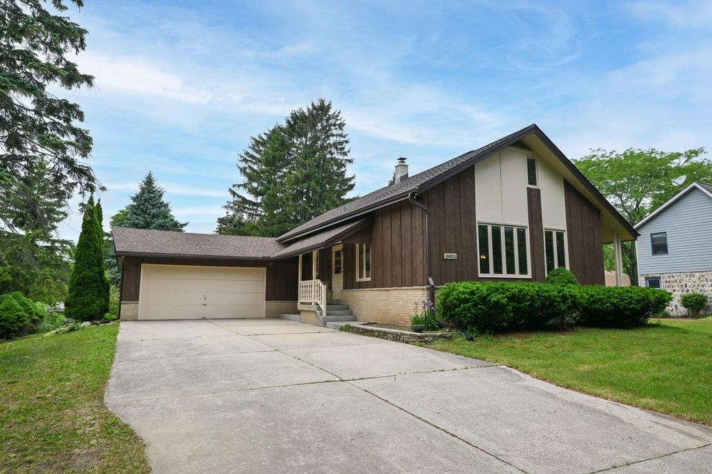 8603 N Regent ROAD, Fox Point, WI 53217