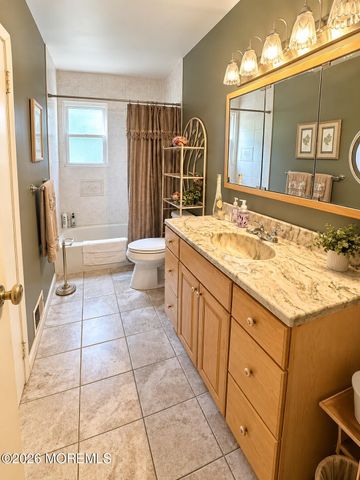 26 Chestnut Hill Road, Howell, NJ 07731