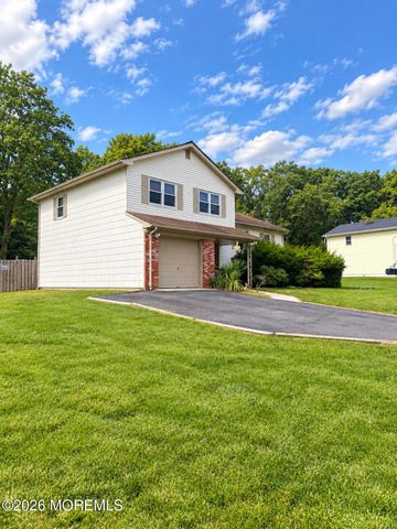 26 Chestnut Hill Road, Howell, NJ 07731