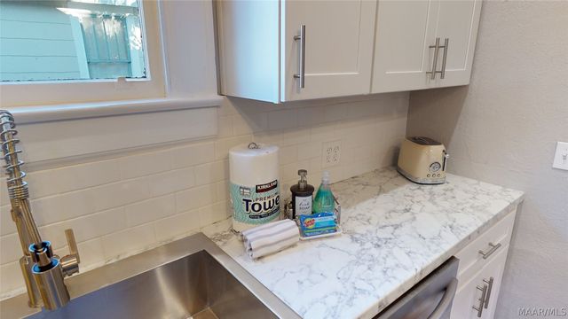 1827 CAPITOL Avenue, Montgomery, AL 36107