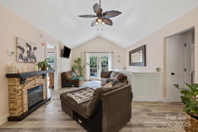 300 Wilson Drive, Brevard, NC 28712