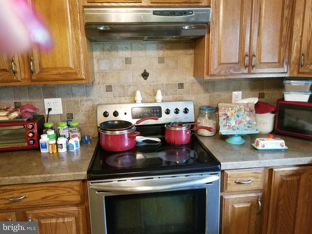 1787 HENDRICKS RD, Harleysville, PA 19438