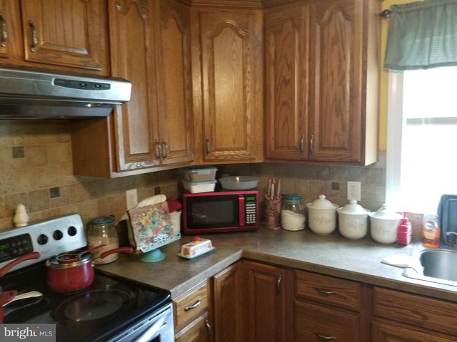 1787 HENDRICKS RD, Harleysville, PA 19438