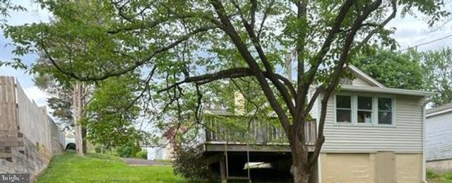 1787 HENDRICKS RD, Harleysville, PA 19438