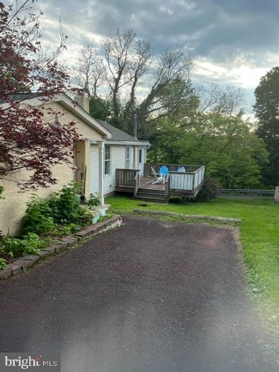 1787 HENDRICKS RD, Harleysville, PA 19438
