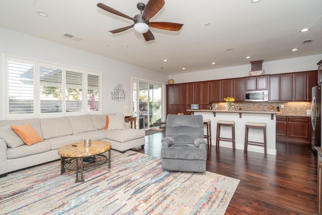 425 Rockcliff Ct, Roseville, CA 95747