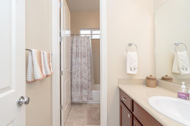 425 Rockcliff Ct, Roseville, CA 95747