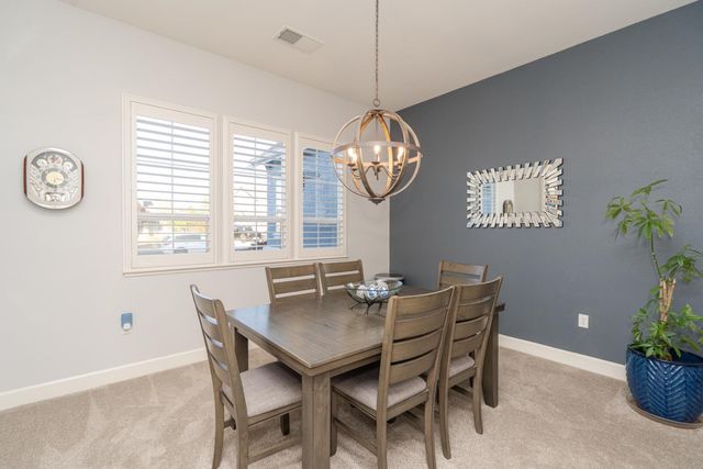 425 Rockcliff Ct, Roseville, CA 95747