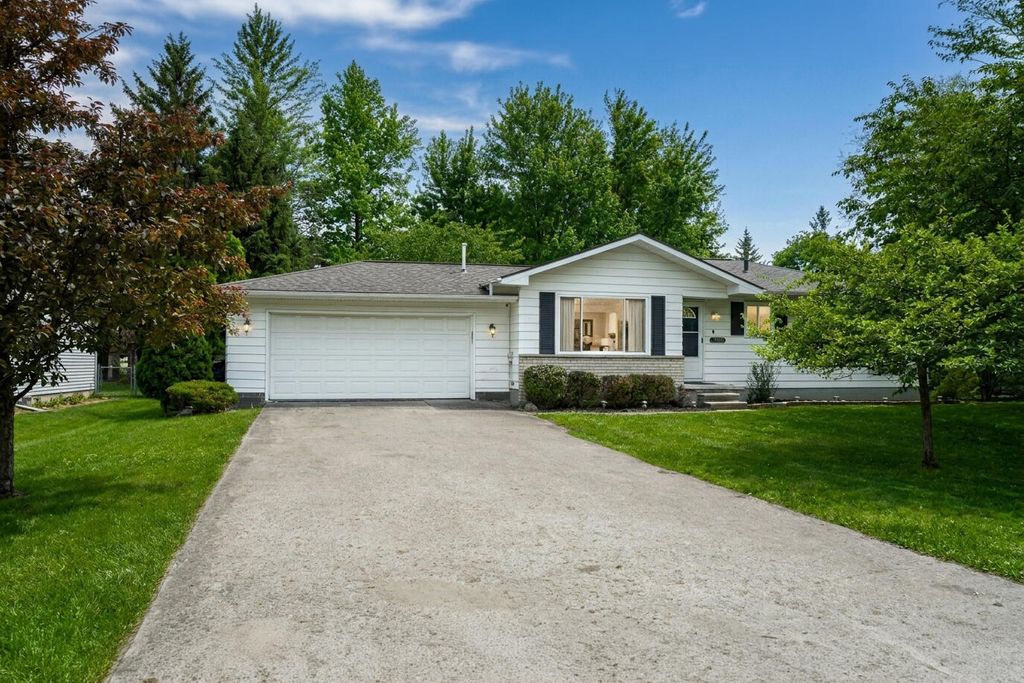 1239 Atkinson Avenue, Bloomfield Hills, MI 48302