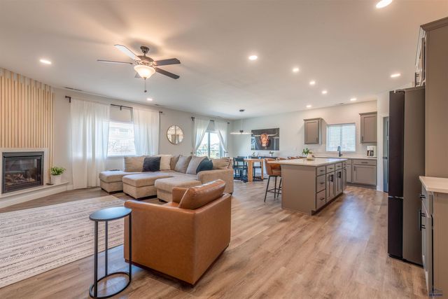 3923 POWDER RIVER AVE, Spearfish, SD 57783