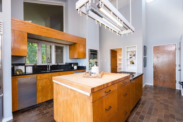 1 Rivers Edge Drive, Little Rock, AR 72227