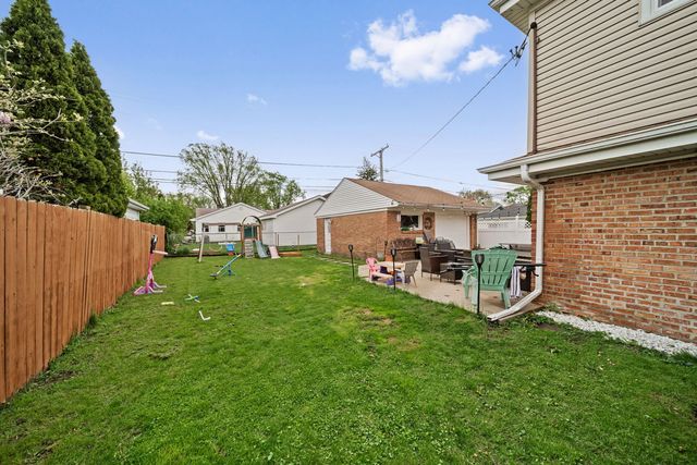 8243 N Washington Street, Niles, IL 60714