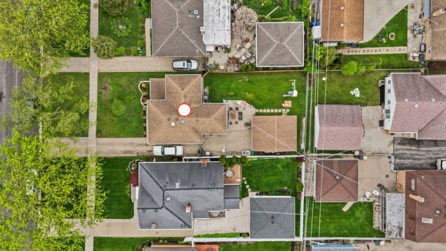 8243 N Washington Street, Niles, IL 60714