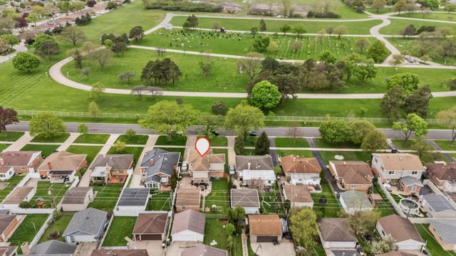 8243 N Washington Street, Niles, IL 60714