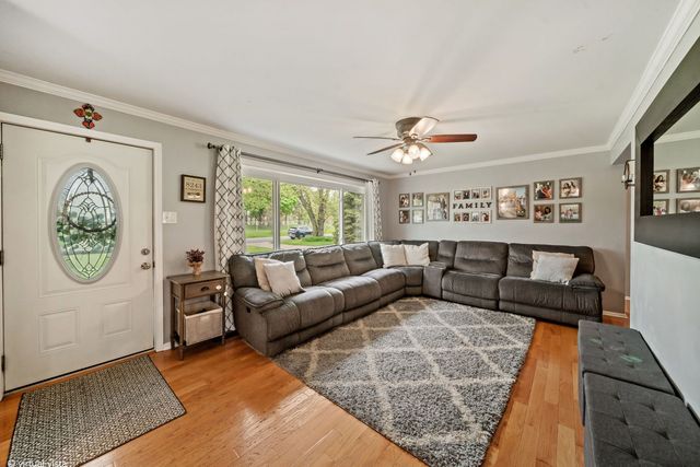 8243 N Washington Street, Niles, IL 60714