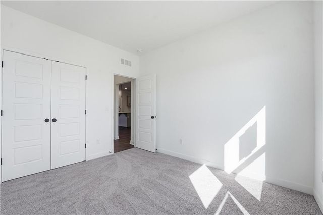 1225 SE Windbreak Drive, Lee's Summit, MO 64081