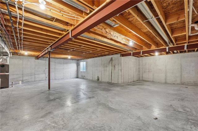 1225 SE Windbreak Drive, Lee's Summit, MO 64081