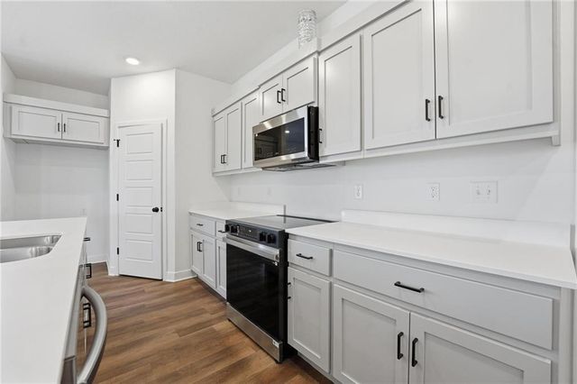 1225 SE Windbreak Drive, Lee's Summit, MO 64081