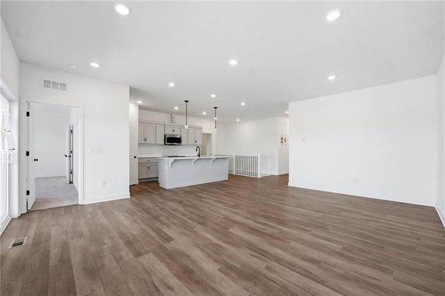 1225 SE Windbreak Drive, Lee's Summit, MO 64081