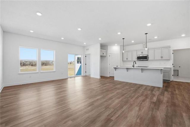 1225 SE Windbreak Drive, Lee's Summit, MO 64081